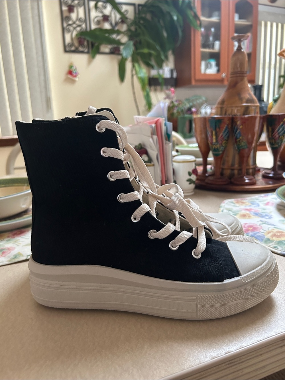 Fashion Nova Black & White Platform High-Top Sneakers – Size 8.5
